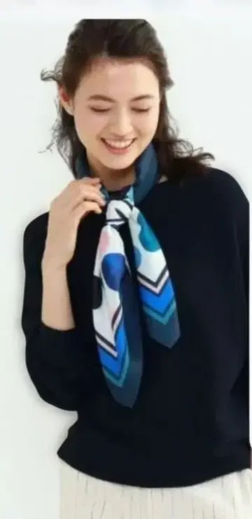 미사용 새상품 INVI 보틀넥 풀오버