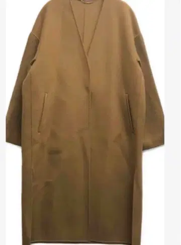 에센 로트레아몽 노카라 코트