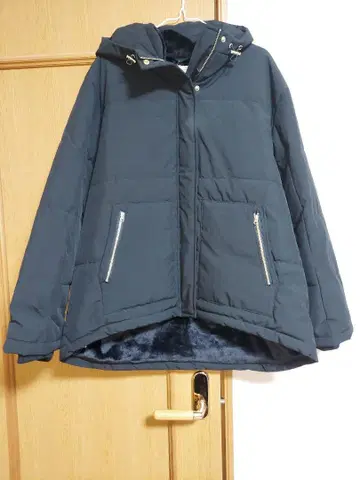 Hina Style 후드 부착 다운 자켓 네이비