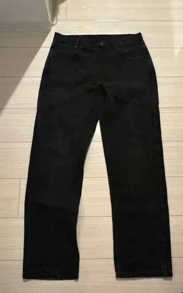 RUSTLER 블랙 스트레이트 데님