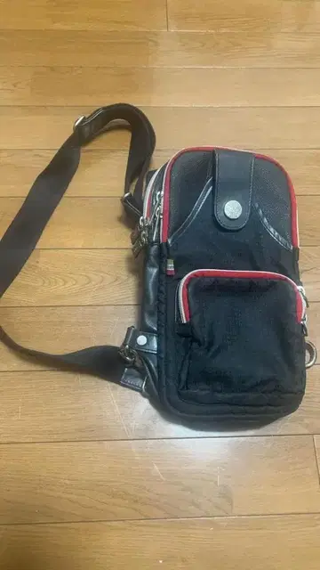 조르지오 아르마니 바디백 블랙/레드