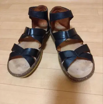 가격 인하 CAMPER 블랙 샌들