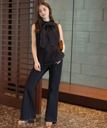 Rirandture 슬림 레그 세미 플레어 데님 팬츠