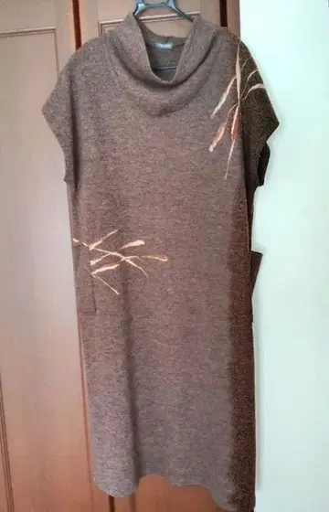 브라운 터틀넥 튜닉