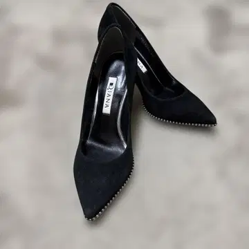 DIANA 다이애나 블랙 스웨이드 펌프스 하이힐 스터드