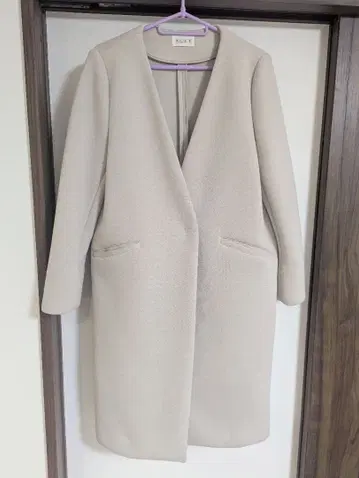라이트 베이지 롱 코트 노카라
