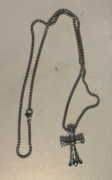 실버 크로스 모티브 목걸이