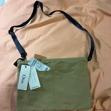 Otias 카키 사코슈