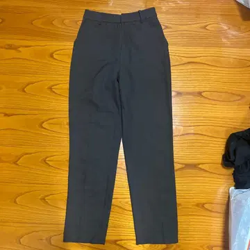 See Roomy 다크 그레이 슬랙스