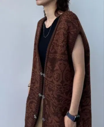 자카드 패턴 브라운 니트 오버 베스트