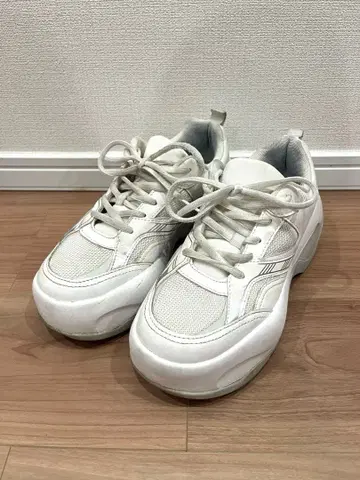 ZARA 청키 밑창 러닝 스니커즈 사이즈 37 24cm