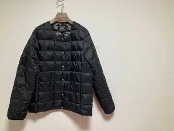 TAION 블랙 다운 자켓 베이직 크루넥 버튼