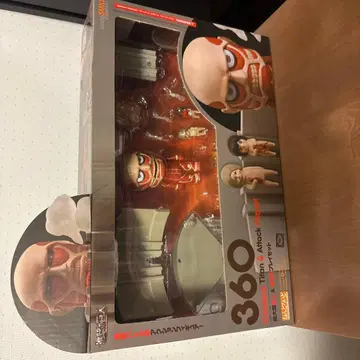 진격의 거인 넨도로이드 360 초 대형 거인 & 진격의 플레이 세트