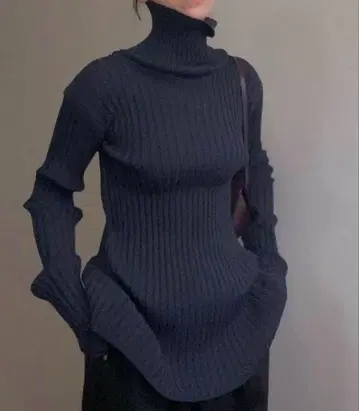 이롯 IIROT 와이드 리브 네이비 터틀넥 스웨터