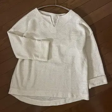 키넥 자카드 니트 티셔츠 아이보리 북유럽 패턴