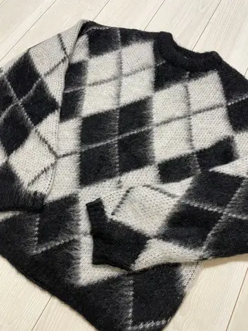 Mila Owen 모헤어 아가일 니트 풀오버