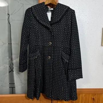 비쥬 자카드 코트 미사용 새상품