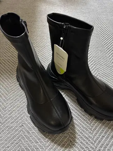 블랙 숏부츠 지퍼 포함