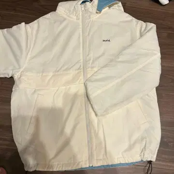 아이보리 스카이블루 퀼팅 후드티