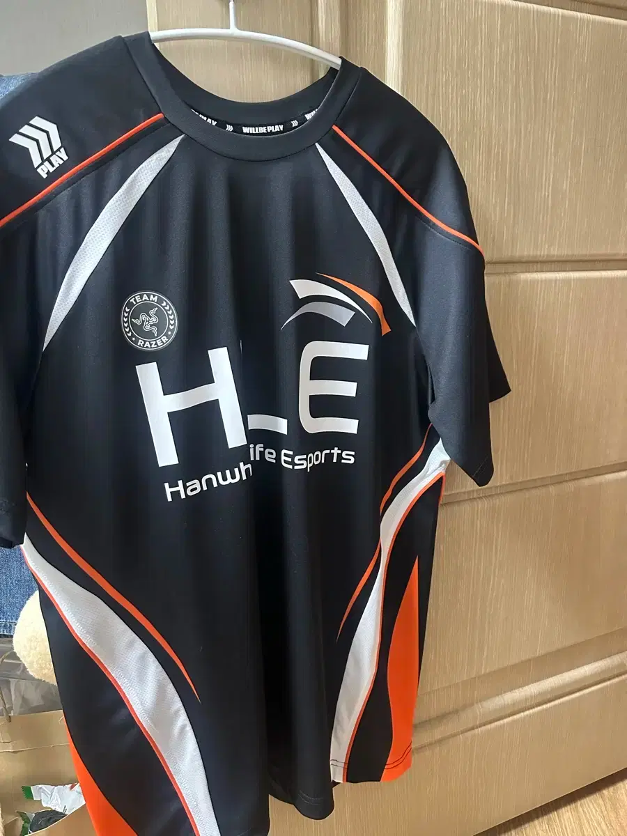 25 Hanwha Life Zeus Uniform