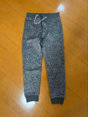 그레이 계열 플리스 안감 조거 팬츠