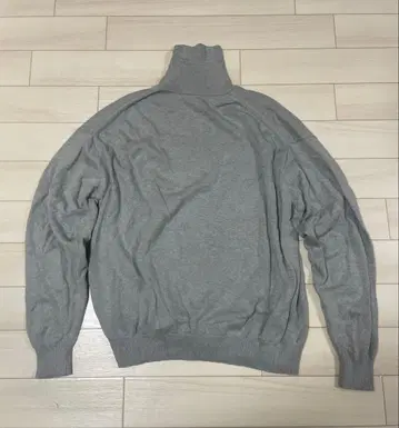 크렙스큐어 터틀넥 니트