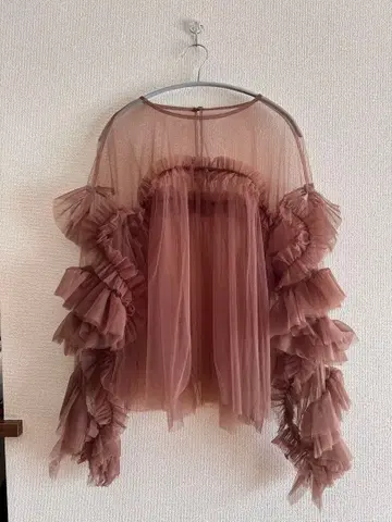 데코레이티브 튤 탑스 브라운