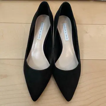 블랙 스웨이드 스틸레토 펌프스 찰스 & 키이스 36