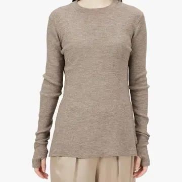 Mila Owen 미라 오웬 크루넥 리브 니트