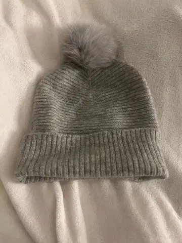 theory 캐시미어 폼폼 포함 니트 모자 라이트 그레이