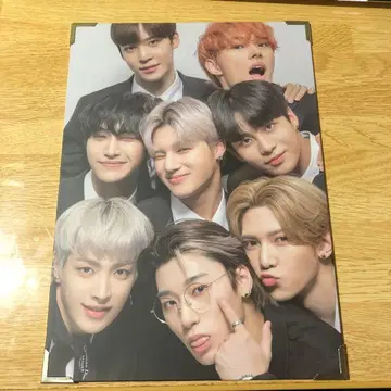 Ateez 1주년 기념 포스터