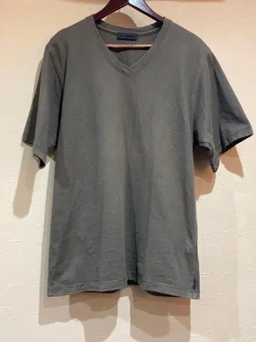 JIL SANDER 올리브 그린 V넥 티셔츠