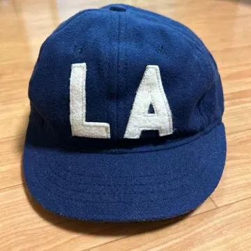 LA 자수 네이비 야구 모자 에베츠 필드