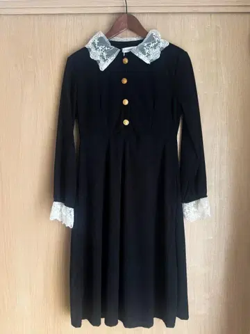 [ 새상품 ] 고딕풍 레이스 옷깃 원피스 종아리 기장 블랙 벨벳풍 A라인