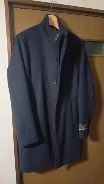 네이비 스탠드 카라 코트 버튼 포함