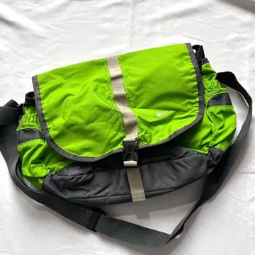 나이키 메신저 숄더백 그린 Y2K