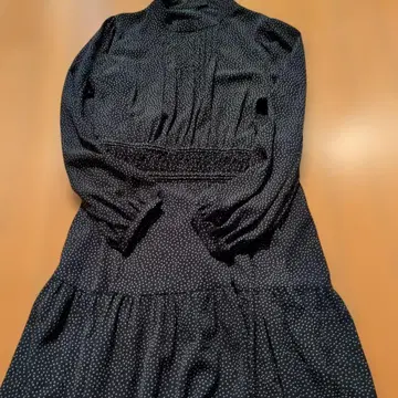 JUSGLITTY 핀턱 원피스