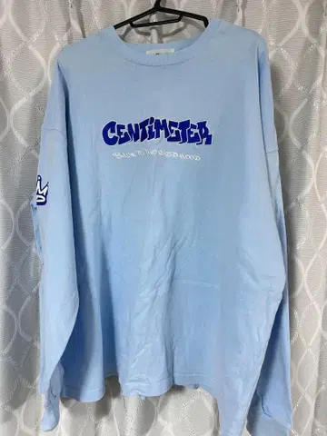 센티미터 라이트 블루 긴팔 티셔츠