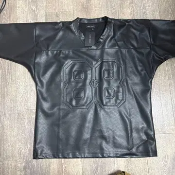 LAST NEST 블랙 V넥 T셔츠 88