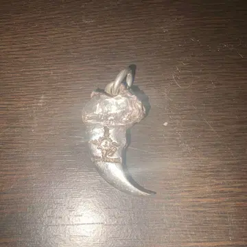 퍼스트 애로우즈 펜던트 탑