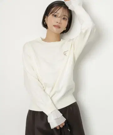 Apuweiser-riche 브로치 부착 프릴 레이어드 니트