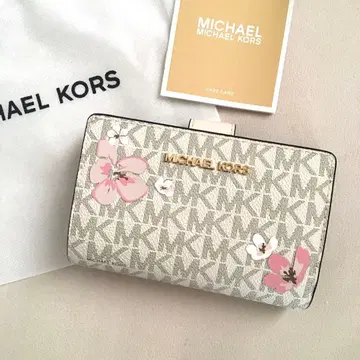 새상품 마이클코어스 MICHEAL KORS 정가 41,800엔 지갑