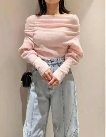 스나이델 루즈 오프숄더 니트 풀오버 핑크