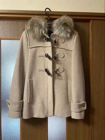 베이지 더플 코트 퍼 포함