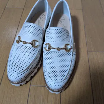 Chausser 화이트 로퍼