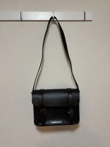 닥터 마틴 블랙 숄더백