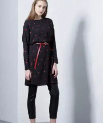 그레이스 콘티넨탈 립 자수 원피스