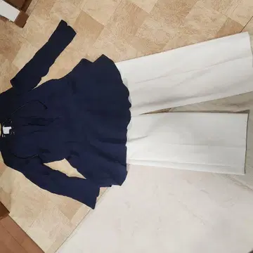 SPORTMAX 네이비 플레어 탑 화이트 팬츠 셋업