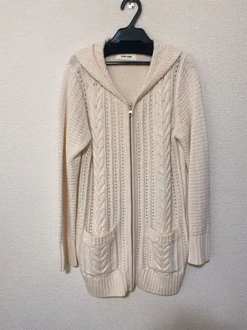 후드 부착 크림색 니트 가디건