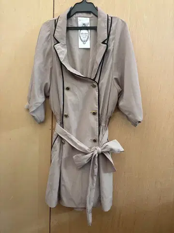 ISBIT wendine 아이즈비트 베이지 더블 브레스트 트렌치코트